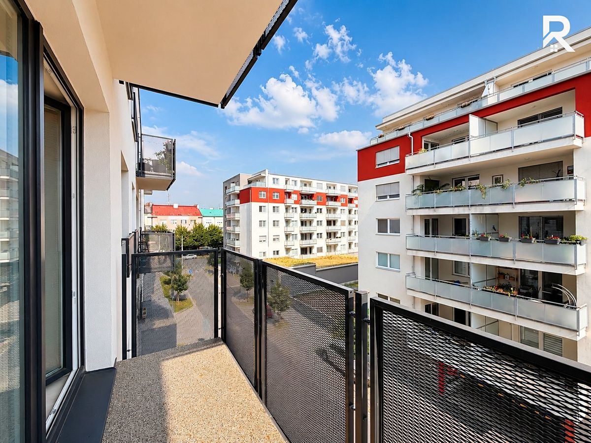 Pronájem bytu 2+kk 48 m² – fotografie 2