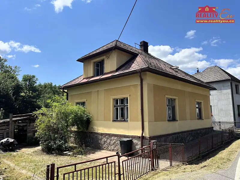 Prodej rodinného domu 260 m², pozemek 1162 m², Hronov – náhled fotky 1