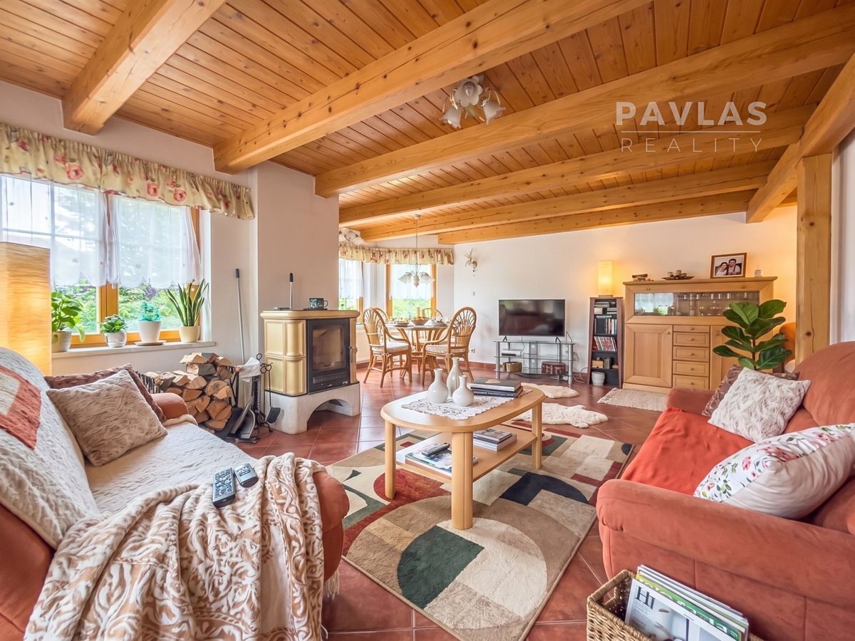 Prodej rodinného domu 240 m², pozemek 573 m² – fotografie 3