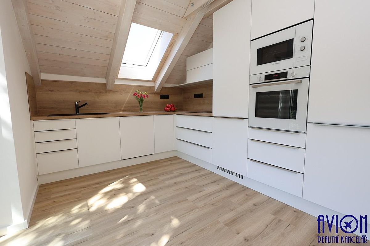 Pronájem bytu 4+kk 105 m²