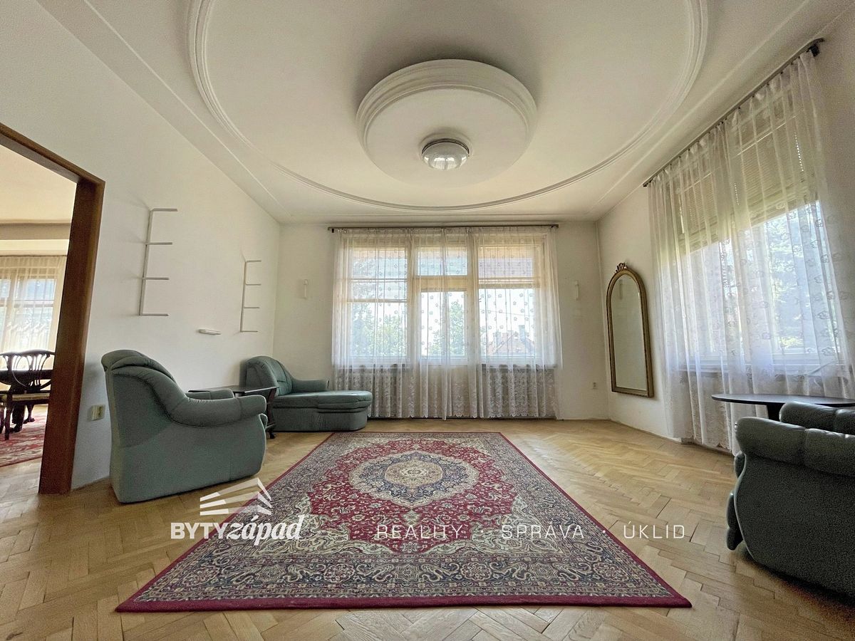 Prodej vily 588 m², pozemek 1065 m² – fotografie 2