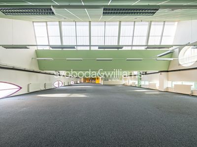 Pronájem kanceláře 1806 m²