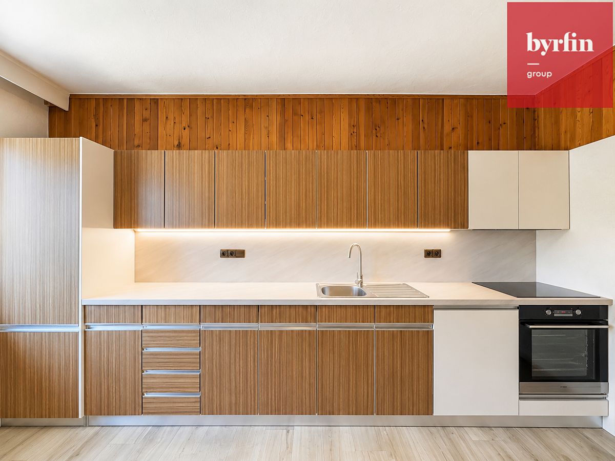 Pronájem rodinného domu 200 m², pozemek 800 m² – fotografie 3