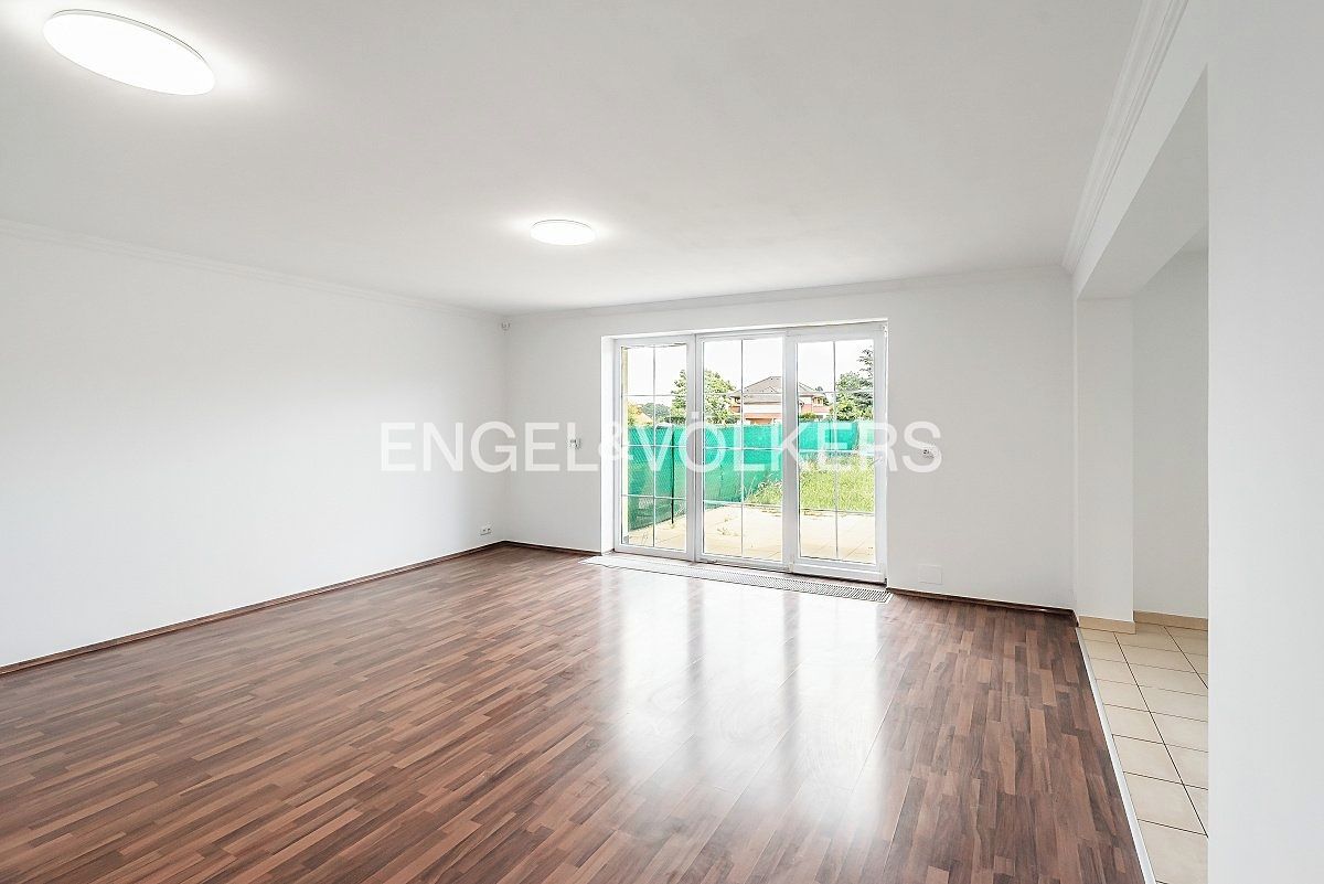 Pronájem rodinného domu 185 m², pozemek 288 m² – fotografie 4