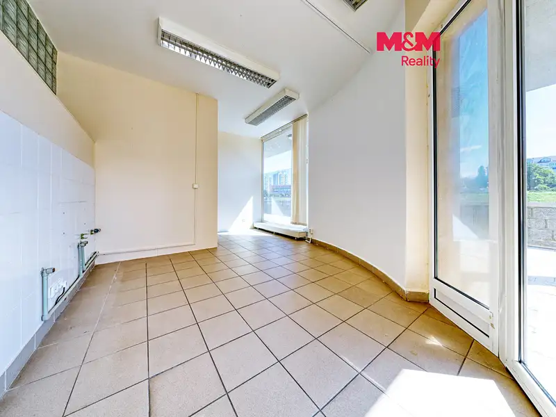 Prodej kanceláře 53 m², Písek – náhled fotky 1