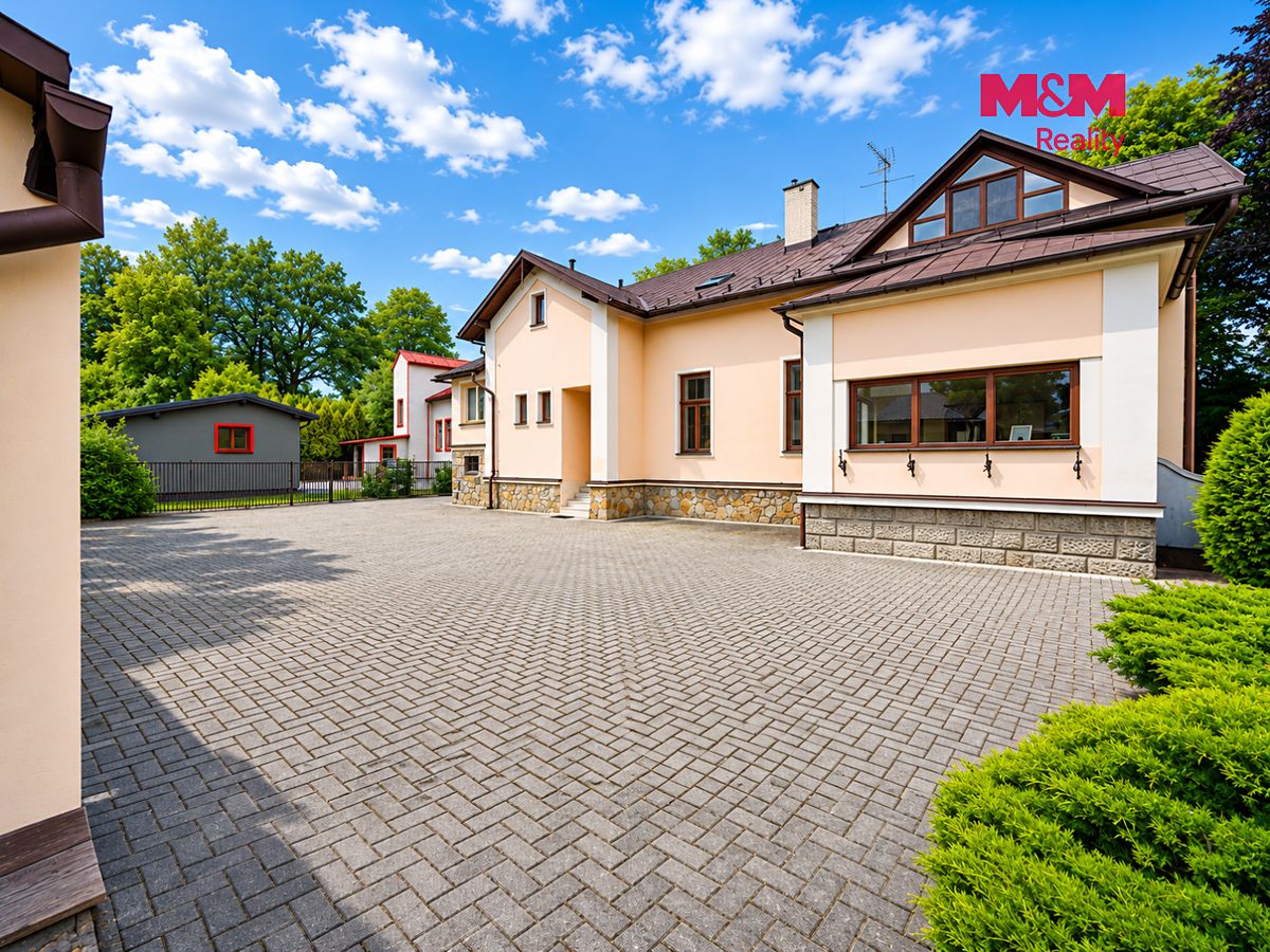 Prodej rodinného domu 400 m², pozemek 2149 m² – fotografie 5
