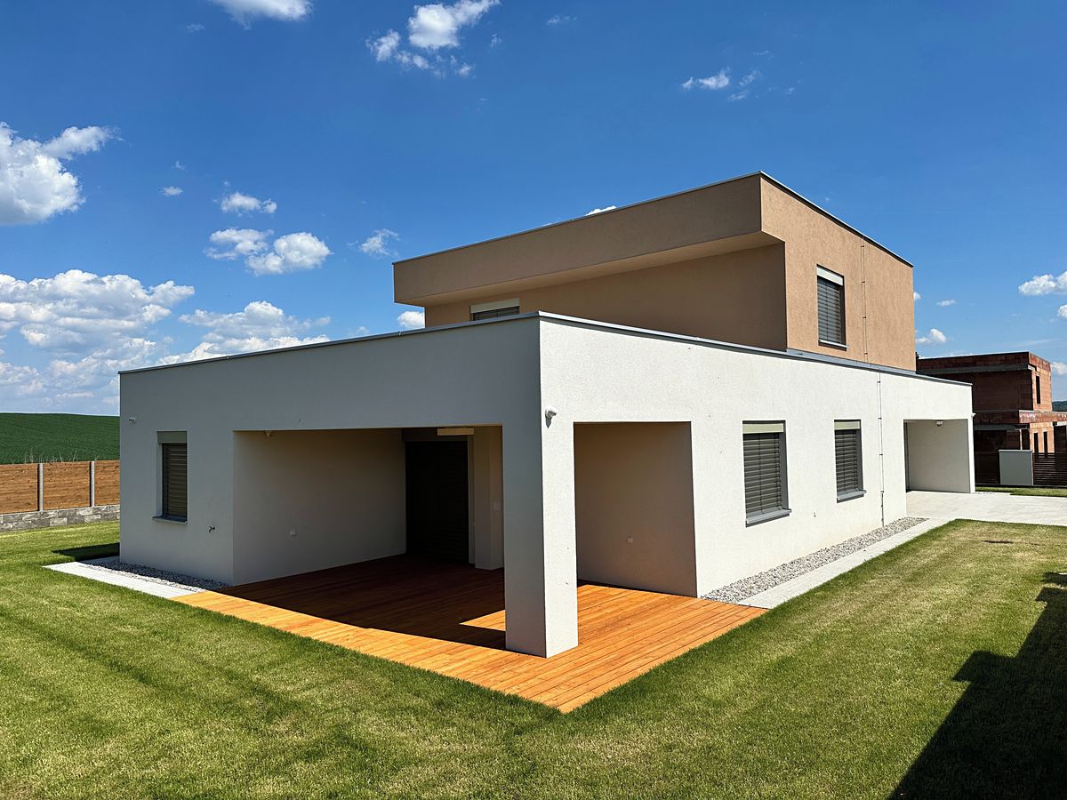Pronájem rodinného domu 233 m², pozemek 500 m²