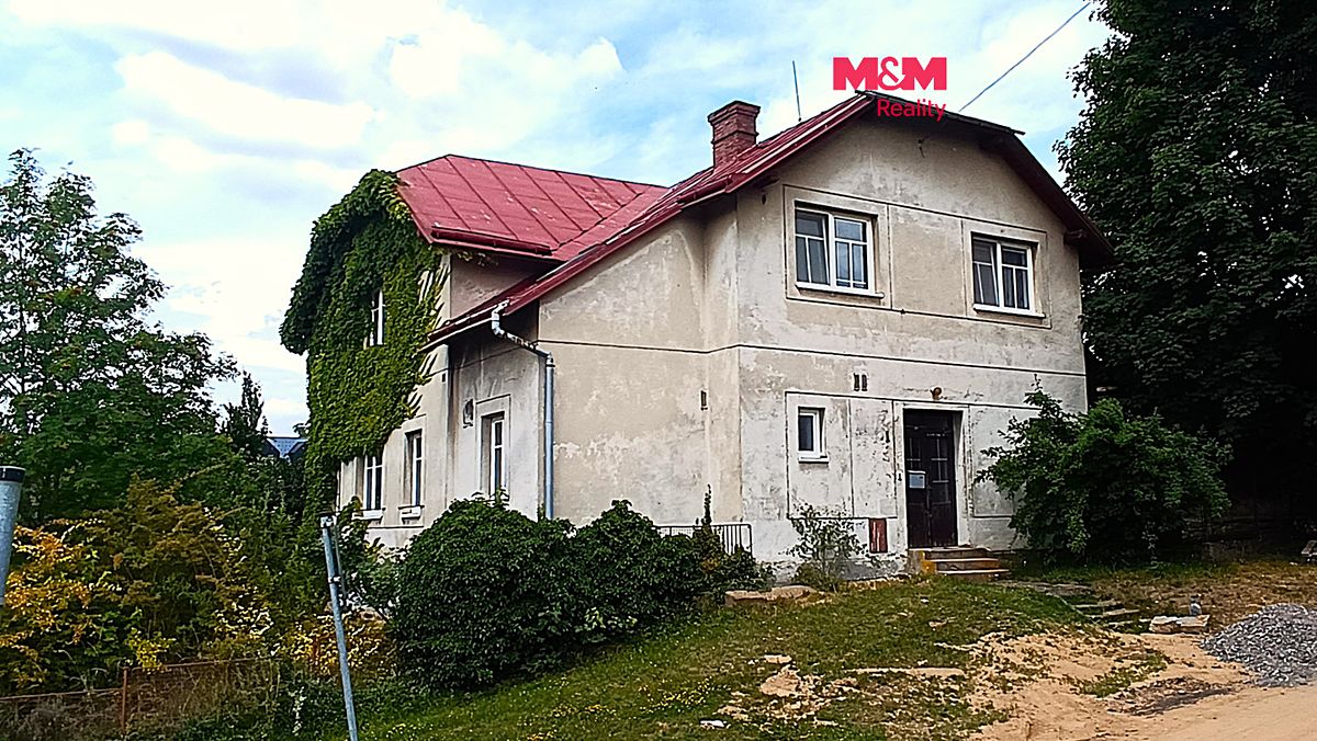 Prodej rodinného domu 263 m², pozemek 2106 m²