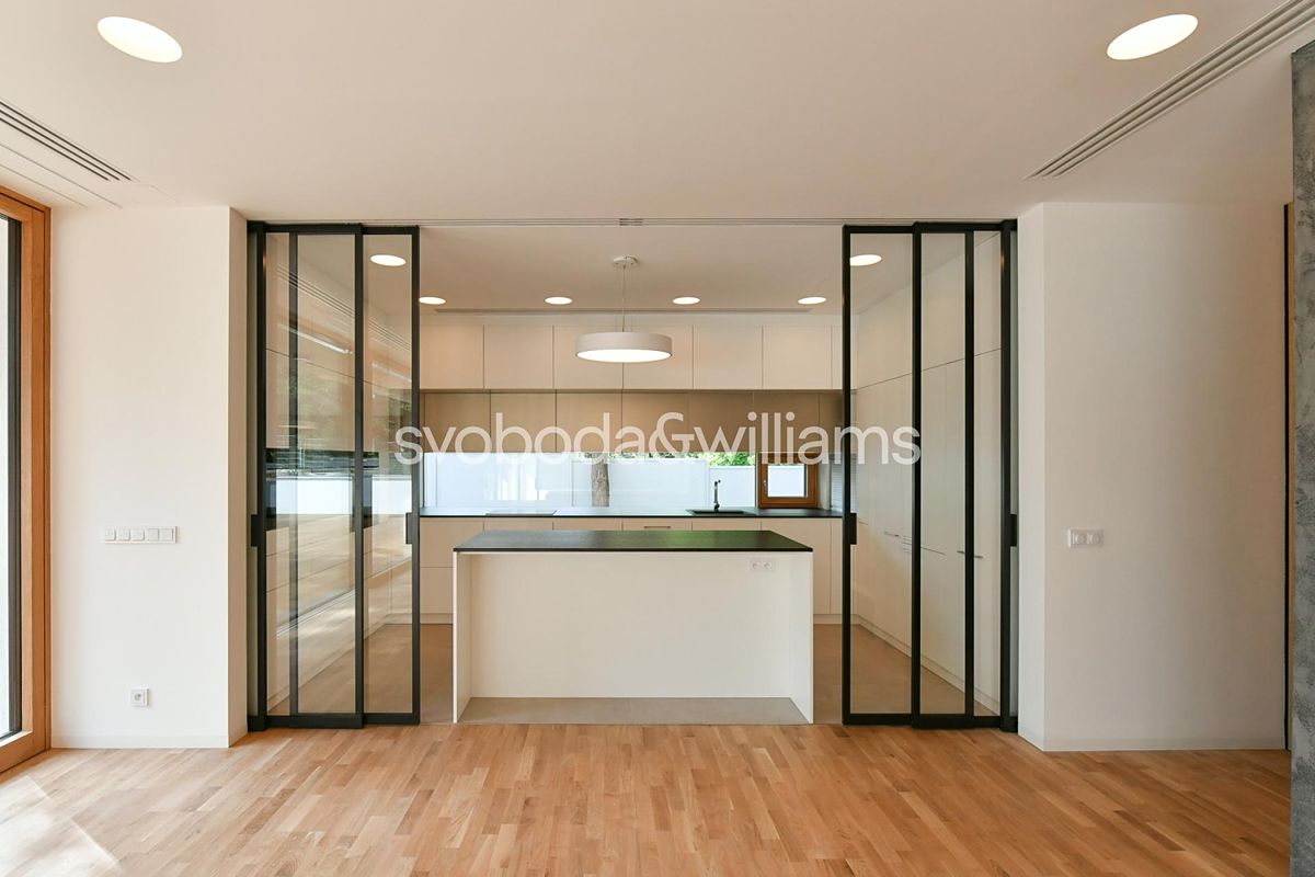Pronájem rodinného domu 565 m², pozemek 931 m² – fotografie 5