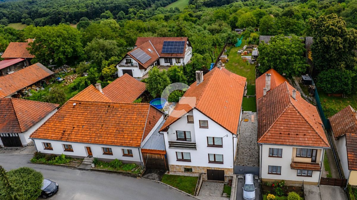 Prodej rodinného domu 214 m², pozemek 1462 m² – fotografie 3