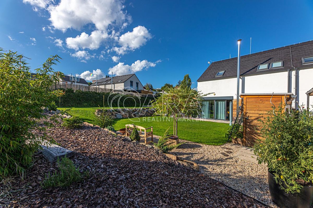 Prodej rodinného domu 131 m², pozemek 838 m² – fotografie 2