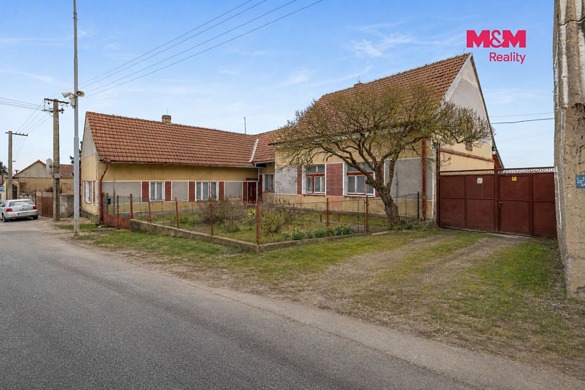 Prodej rodinného domu 200 m², pozemek 2034 m² – fotografie 4