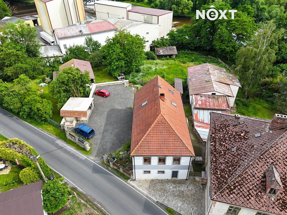 Prodej rodinného domu 240 m², pozemek 822 m² – fotografie 4