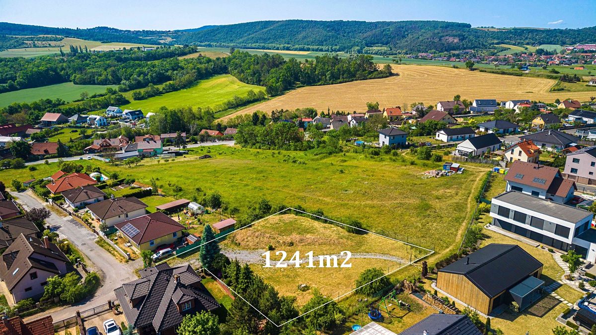 Prodej stavebního pozemku 1241 m²
