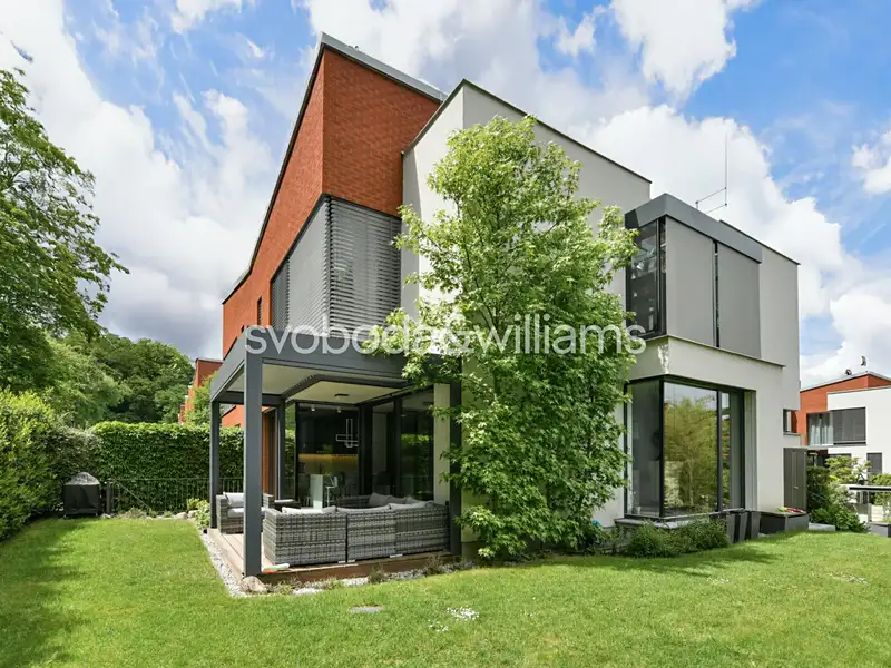 Prodej rodinného domu 284 m², pozemek 423 m², Praha – náhled fotky 2