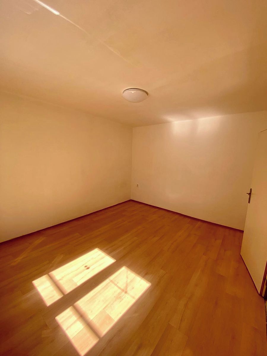 Pronájem bytu 1+1 30 m² – fotografie 3