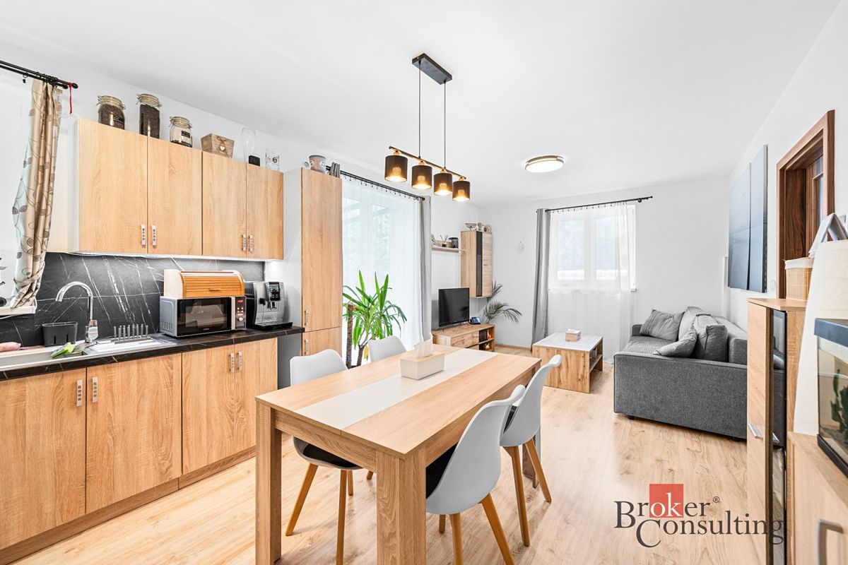 Prodej rodinného domu 71 m², pozemek 568 m² – fotografie 2