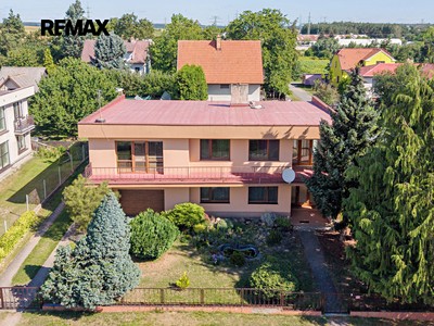 Prodej  rodinného domu 234 m², pozemek 999 m²