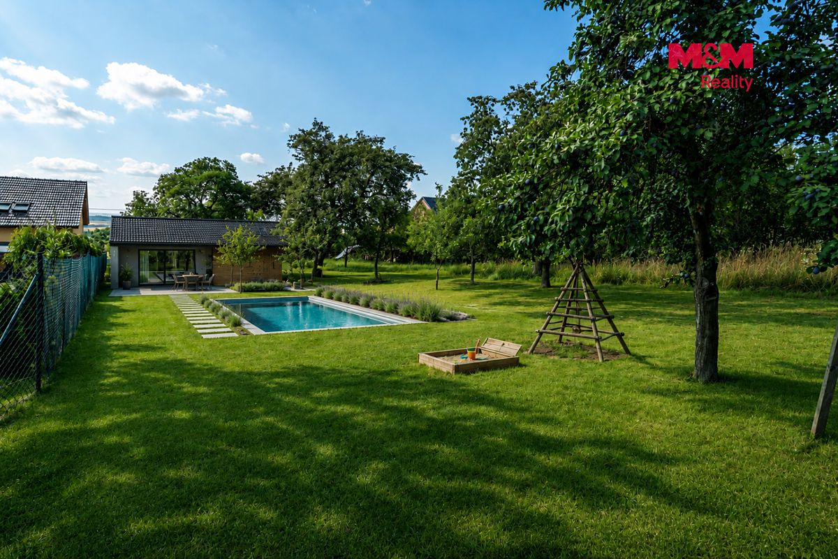 Prodej stavebního pozemku 2331 m² – fotografie 2