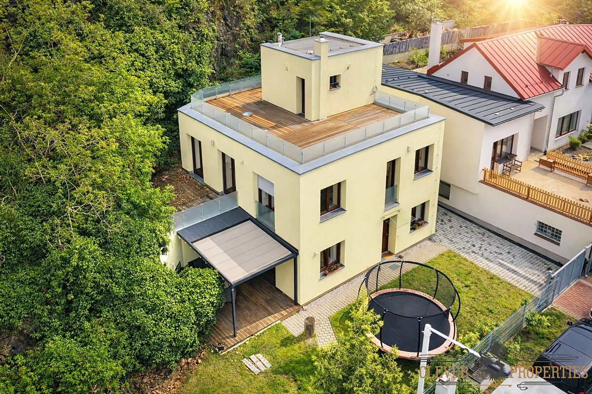 Prodej rodinného domu 260 m², pozemek 359 m² – fotografie 2