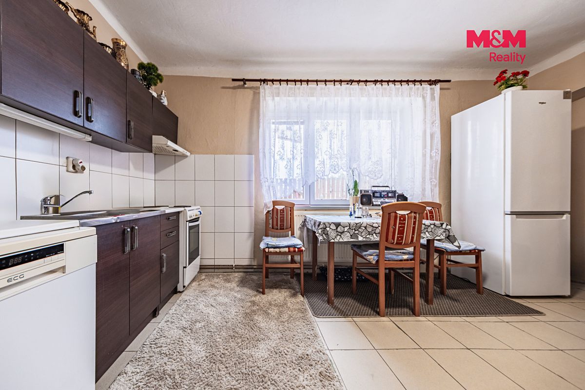 Prodej rodinného domu 105 m², pozemek 641 m² – fotografie 2