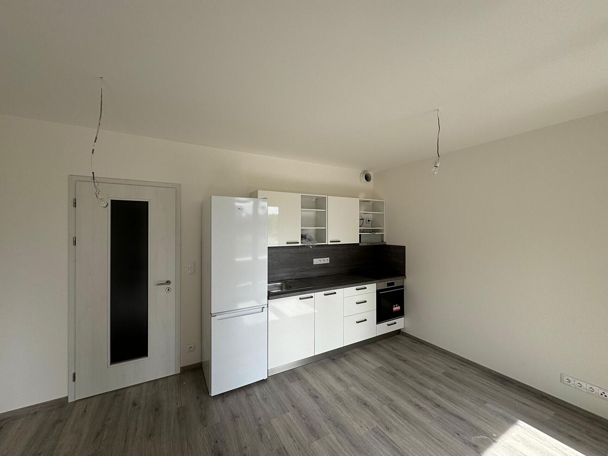 Pronájem bytu 1+kk 32 m² – fotografie 2