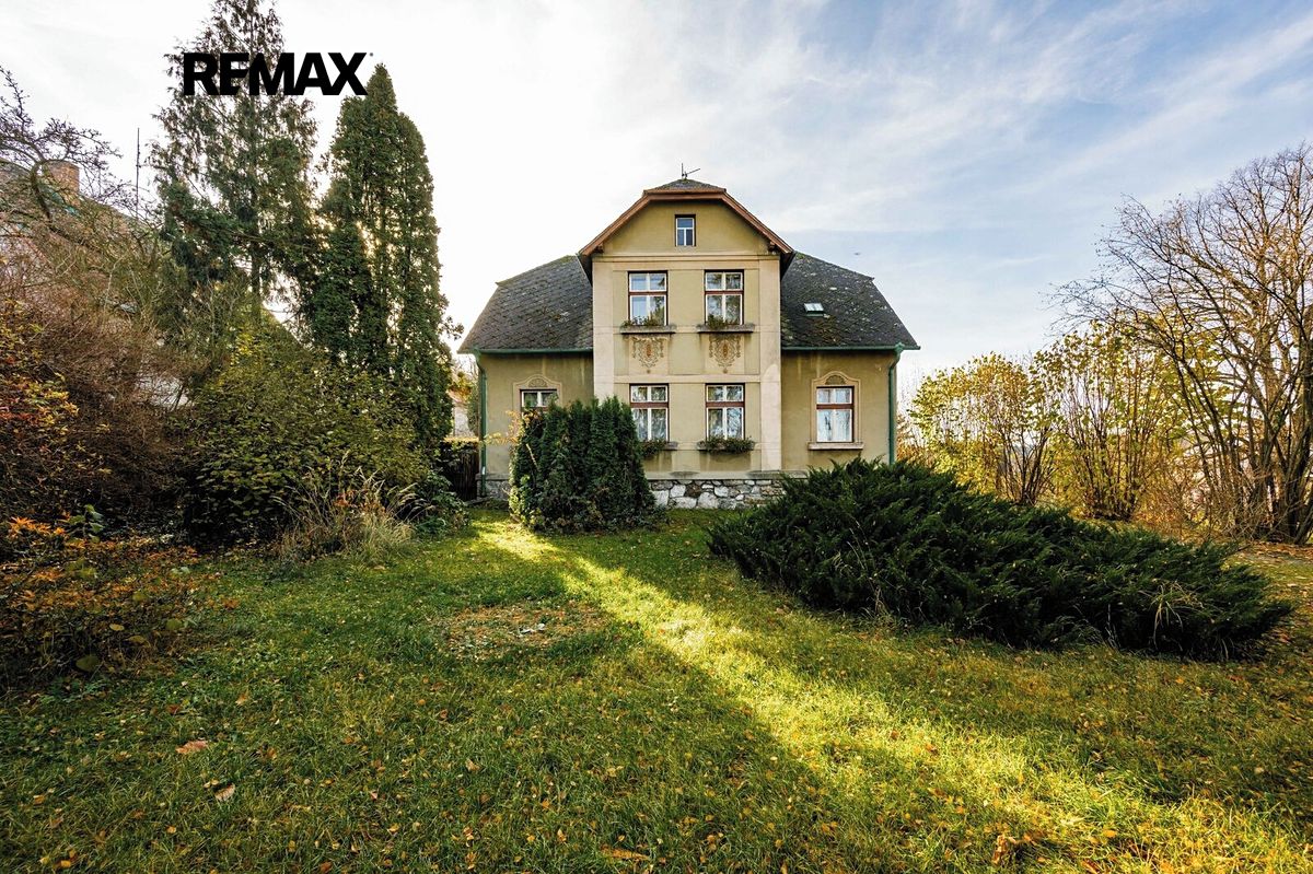 Prodej rodinného domu 216 m², pozemek 2246 m²