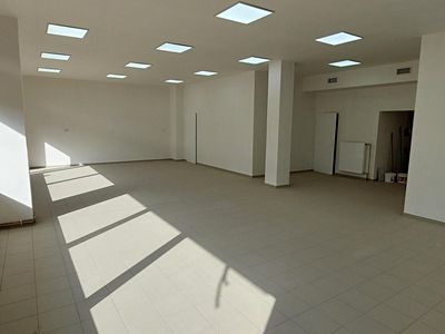 Pronájem obchodního prostoru 147 m²