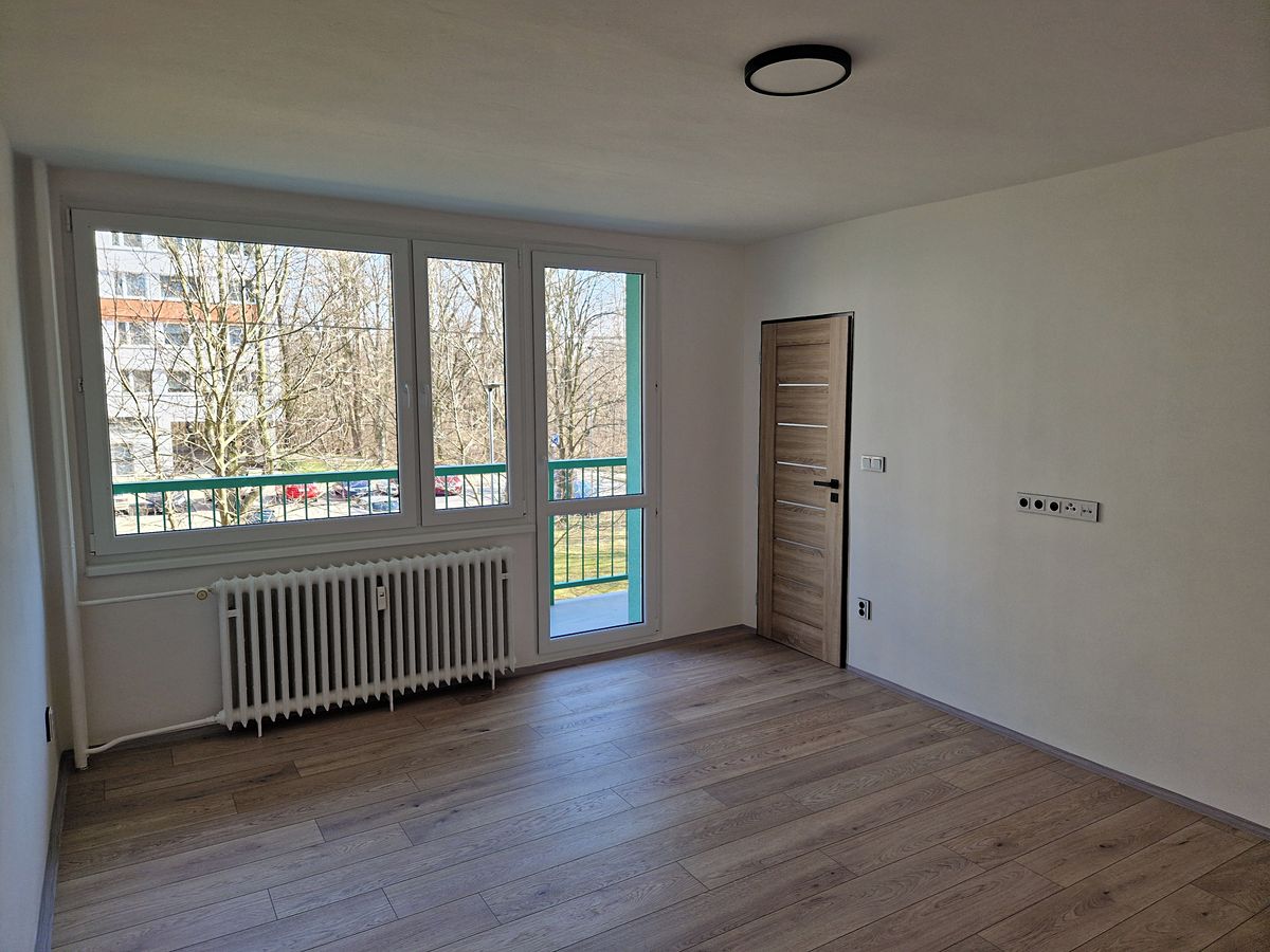 Pronájem bytu 1+kk 28 m² – fotografie 5