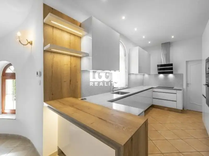 Pronájem vily 243 m², pozemek 243 m², Praha – náhled fotky 2