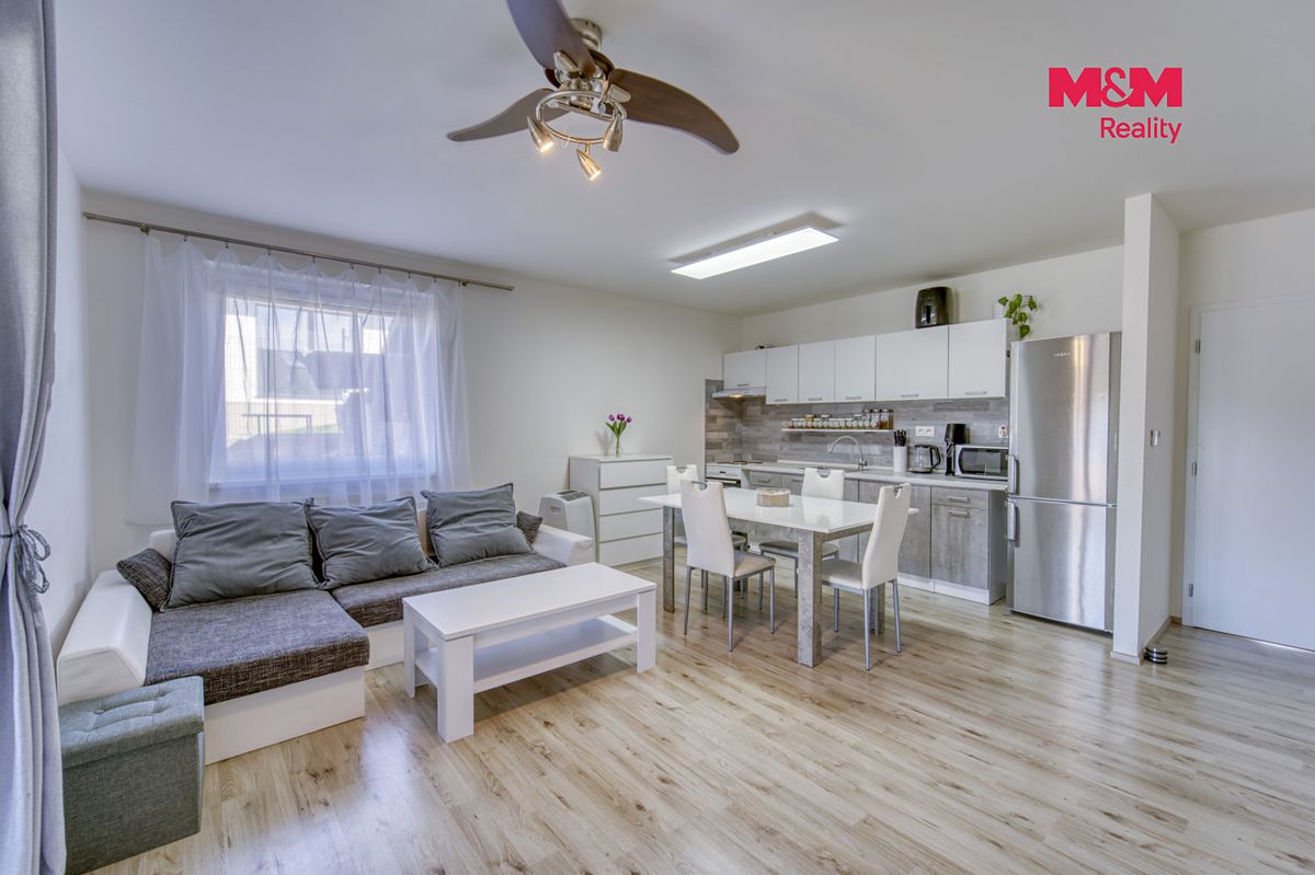 Prodej rodinného domu 94 m², pozemek 838 m² – fotografie 2