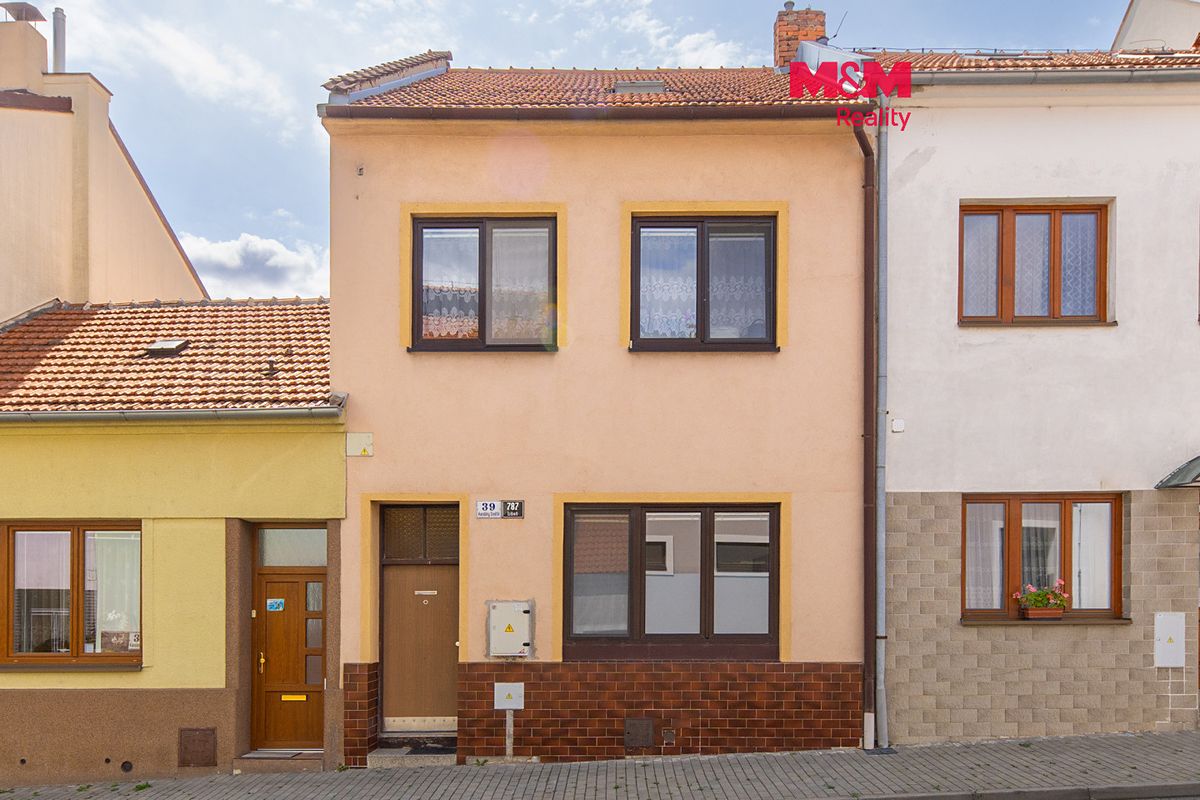 Prodej rodinného domu 290 m², pozemek 248 m²