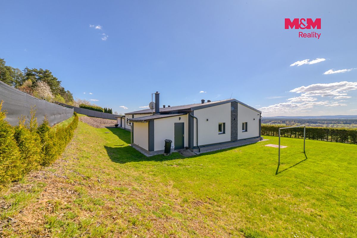Prodej rodinného domu 193 m², pozemek 1975 m² – fotografie 3