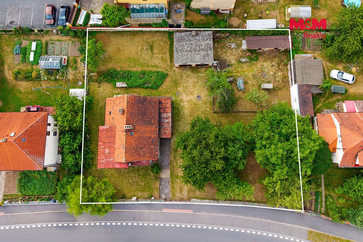 Prodej rodinného domu 180 m², pozemek 1391 m² – fotografie 2