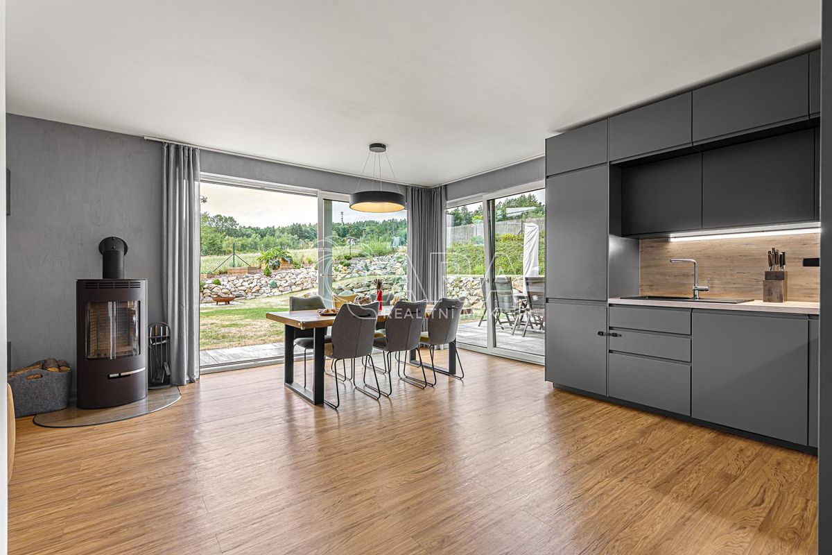Prodej rodinného domu 131 m², pozemek 838 m² – fotografie 5