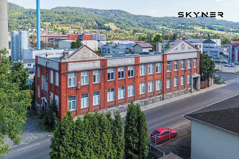 Prodej komerční nemovitosti 1850 m²