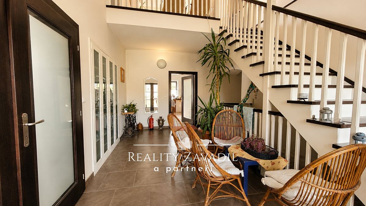 Prodej rodinného domu 244 m², pozemek 5562 m² – fotografie 2