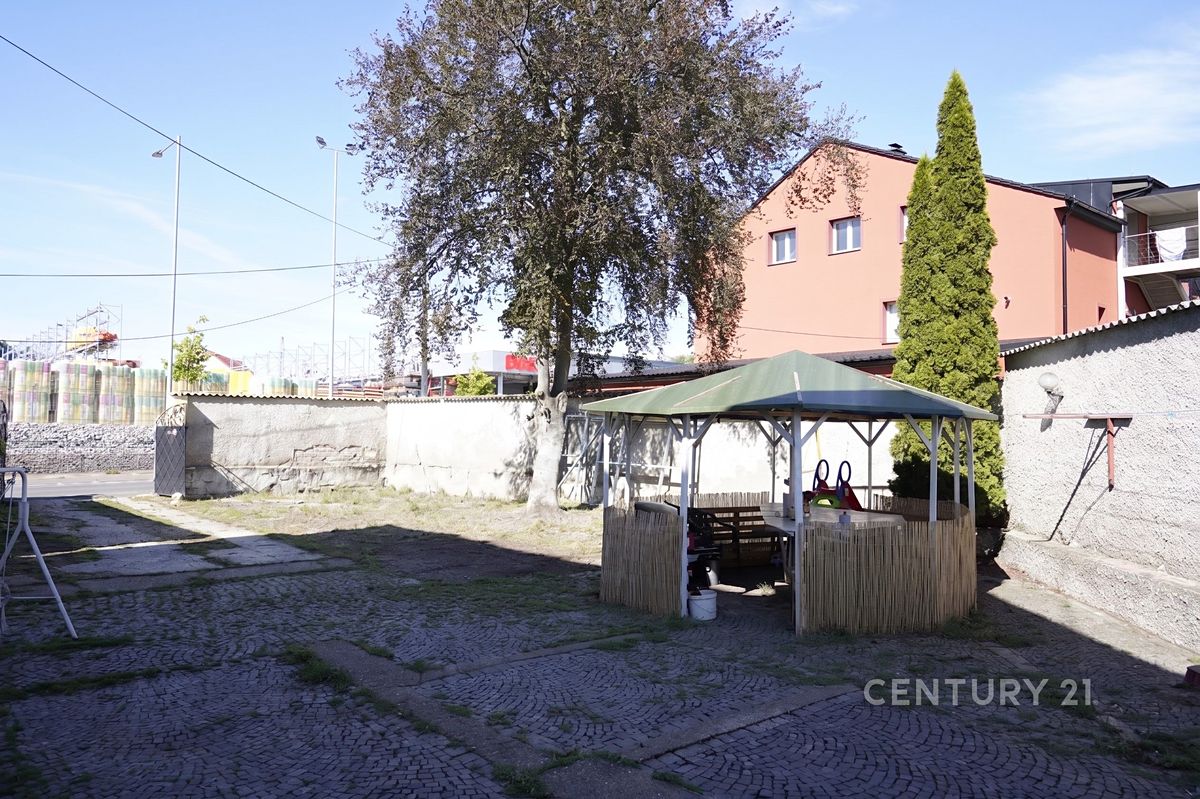 Pronájem rodinného domu 220 m², pozemek 307 m² – fotografie 2