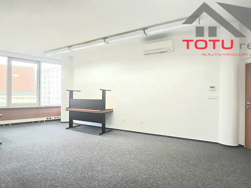Pronájem kanceláře 38 m², Chrudim – náhled fotky 3