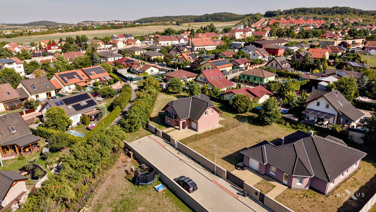 Pronájem rodinného domu 137 m², pozemek 1024 m² – fotografie 3