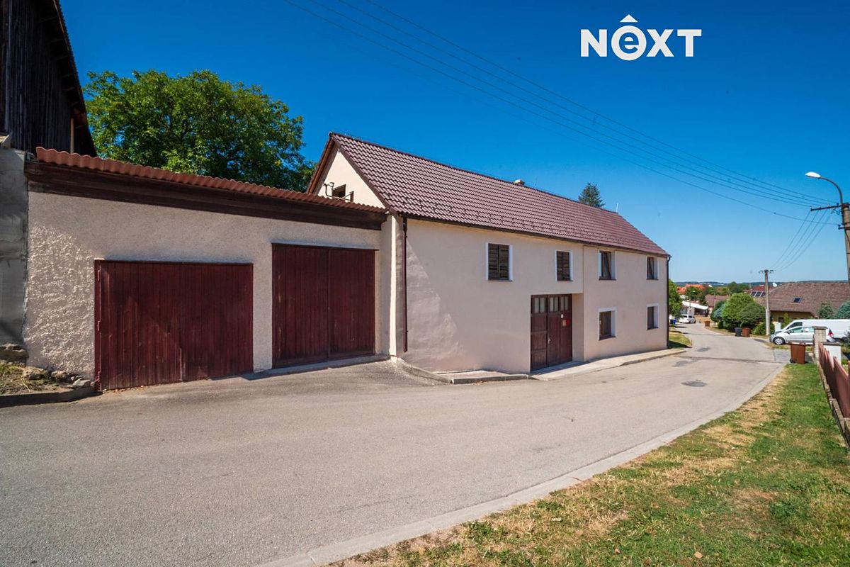 Prodej rodinného domu 204 m², pozemek 1263 m² – fotografie 2