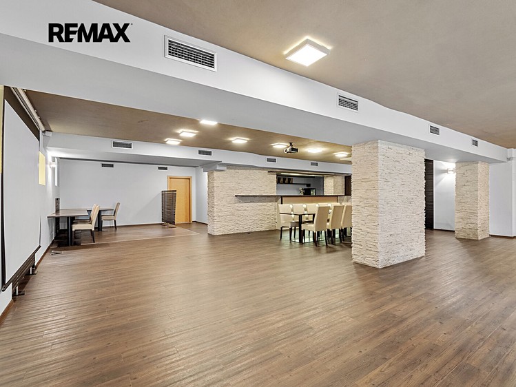 Prodej komerčního prostoru, 489 m² (57 z 68)