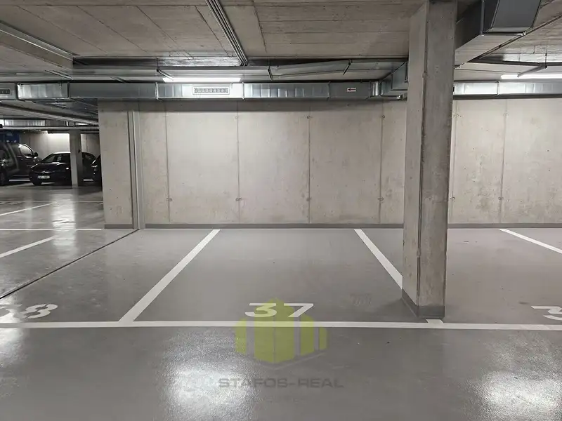 Pronájem garážového stání 13 m², Olomouc – náhled fotky 1