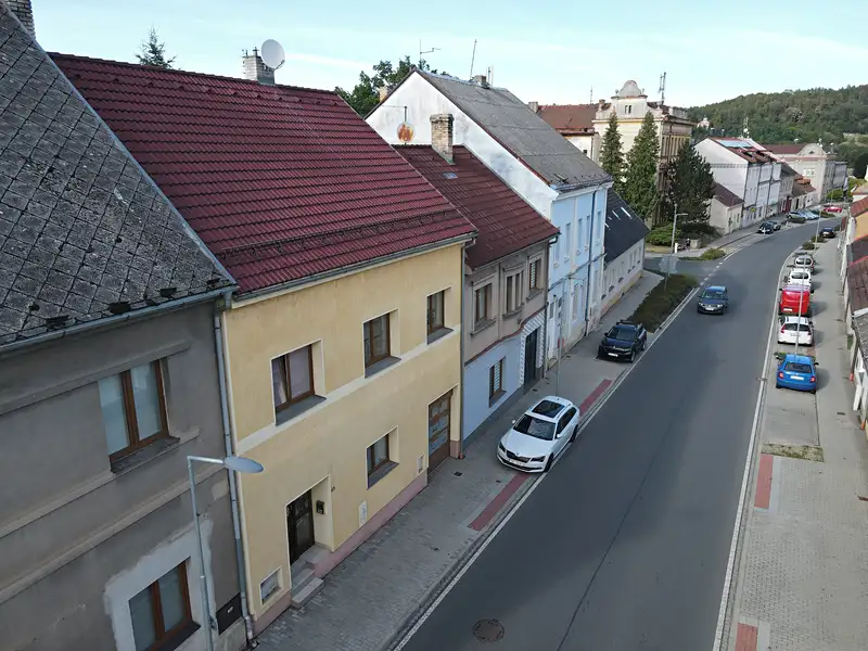 Prodej rodinného domu 160 m², pozemek 656 m², Radnice – náhled fotky 3