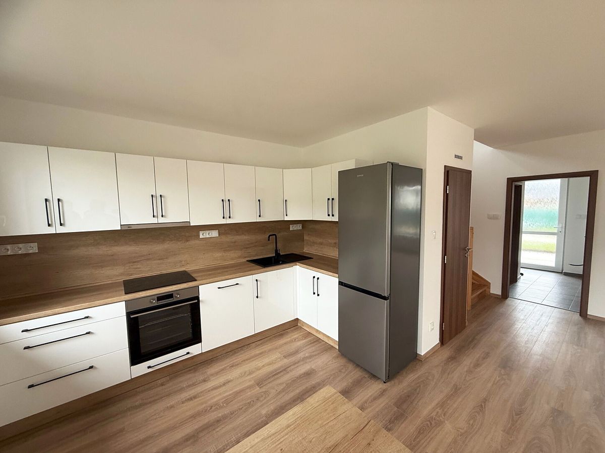 Pronájem rodinného domu 109 m², pozemek 632 m² – fotografie 4
