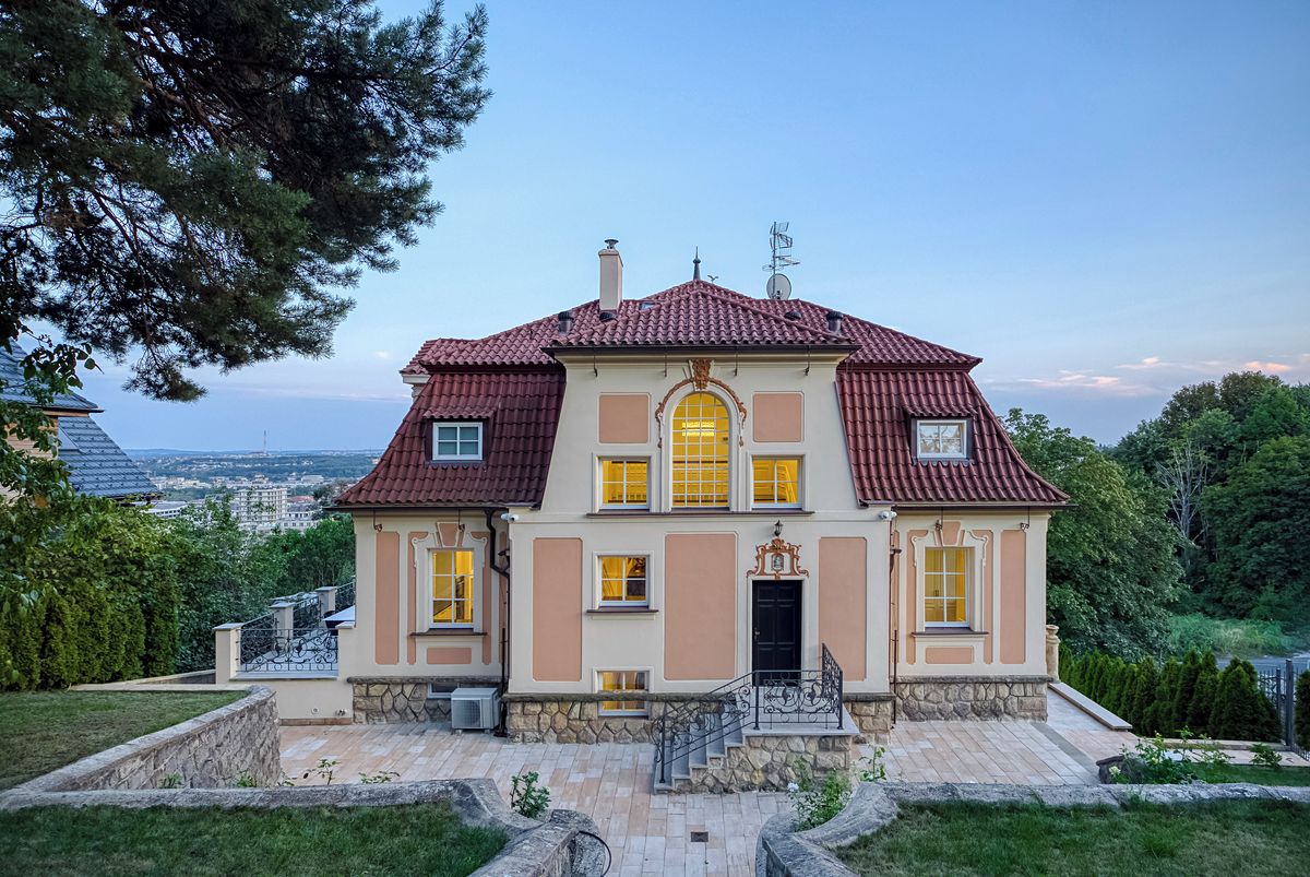 Prodej vily 345 m², pozemek 1347 m²