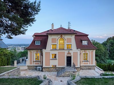 Prodej vily 345 m², pozemek 1347 m²