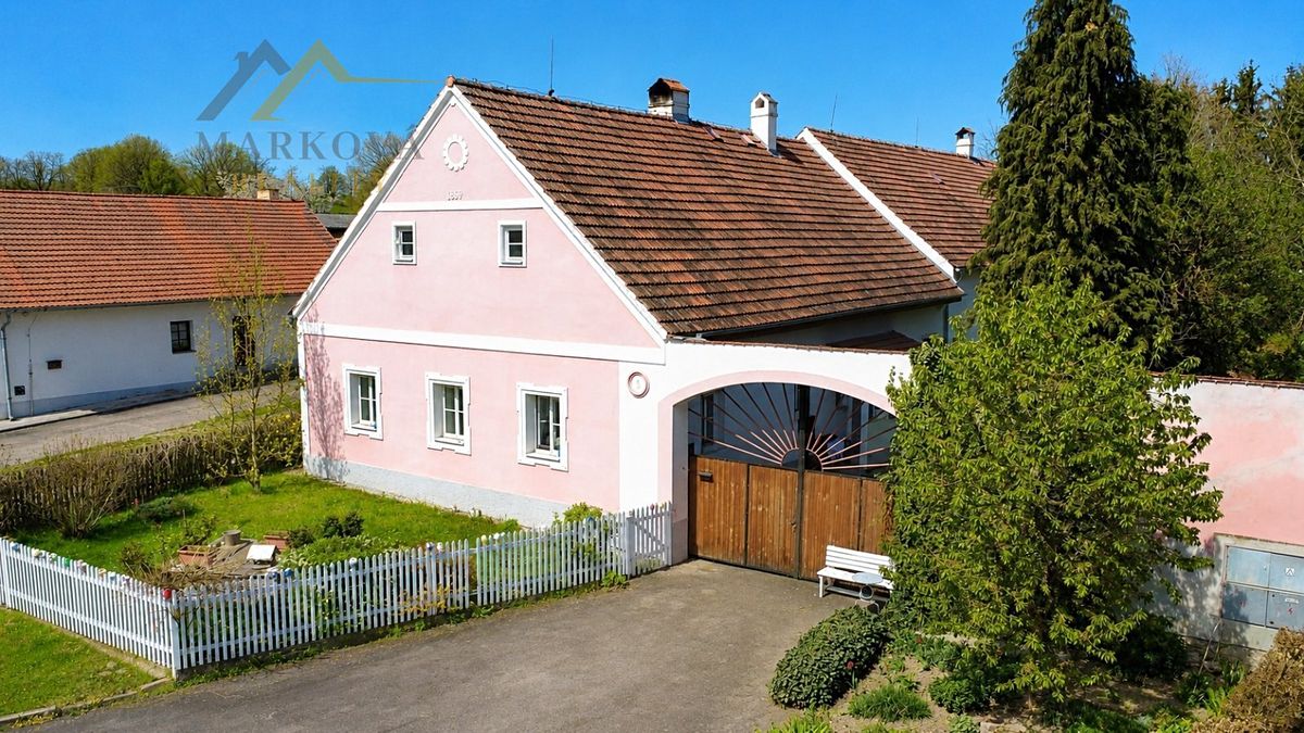 Prodej rodinného domu 312 m², pozemek 3167 m²