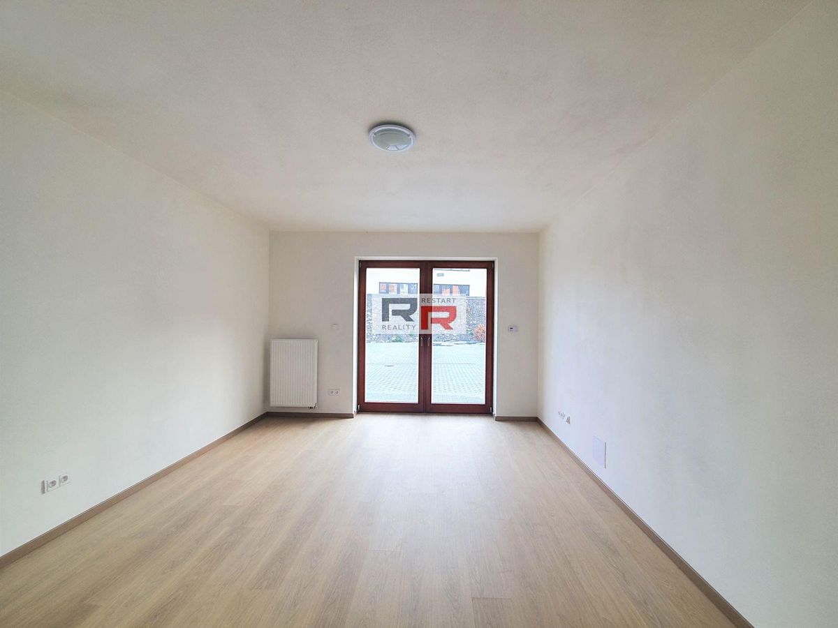 Pronájem bytu 1+kk 28 m² – fotografie 3