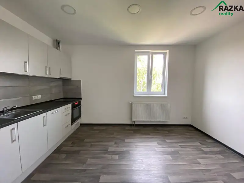 Pronájem bytu 3+1 92 m², Kočov – náhled fotky 1